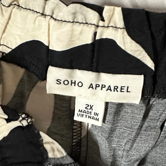 NWT SoHo Apparel Plus Baggy Floral Capri Size 2x - Picture 4 of 8